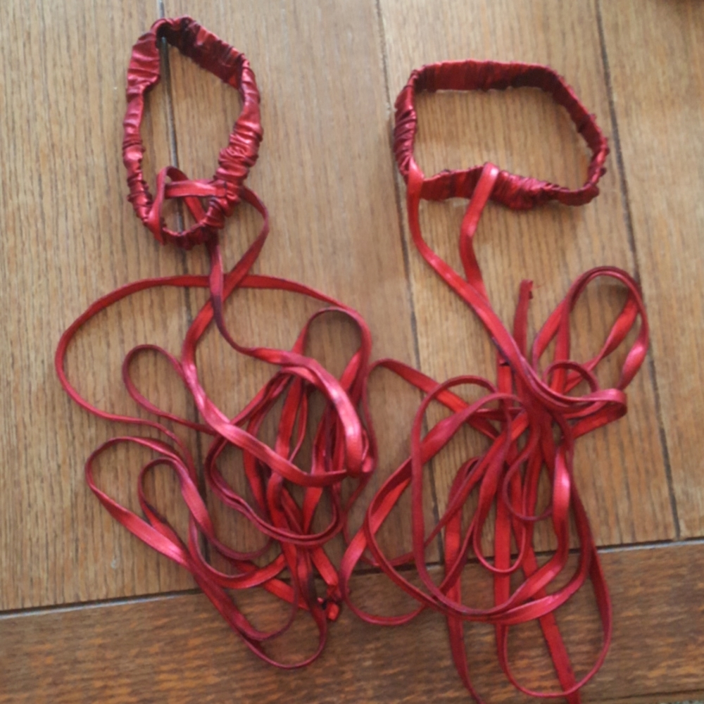 IHeartRaves red holographic leg wraps